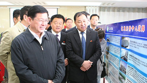 4月28日，自治区*委常委、宣传部长杨春光莅临集团调研指导*建工作。