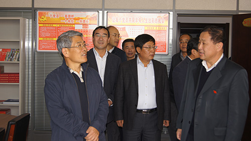 10月25日，自治区*委副*崔波一行莅临集团调研指导*建工作。