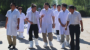 7月24日，自治区*协副*刘小河一行调研指导翔达牧场工作。