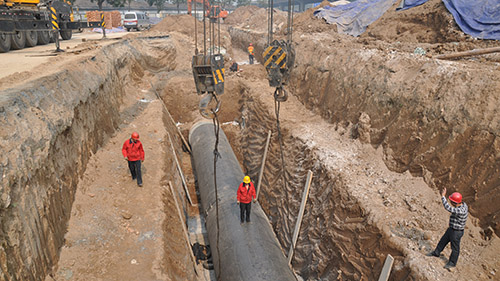 2004年3月25日，集团注册成立了宁夏赐鑫建筑工程有限公司，从事水利、道路、房建、市*等工程施工业务。